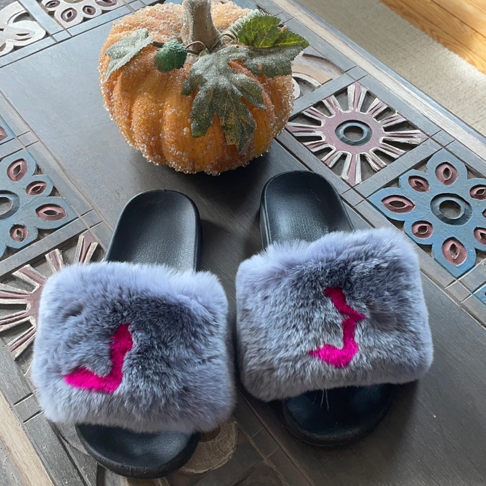 Cute J sandals